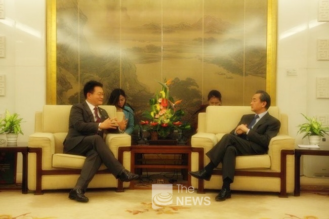 송영길 의원이 왕이(王毅) 중국 외교부장을 면담했다<사진 송의원 페이스북>