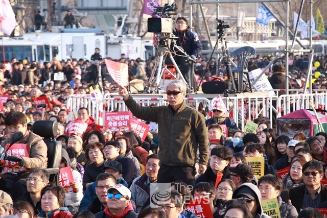 박근혜 국정농단 부역자 처벌을 외치는 시민들  <사진 김재봉 기자>