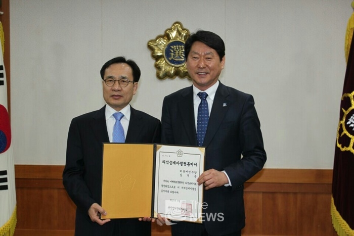 김종인 의원 탈당으로 비례대표 의원직을 승계한 심기준 강원도당위원장