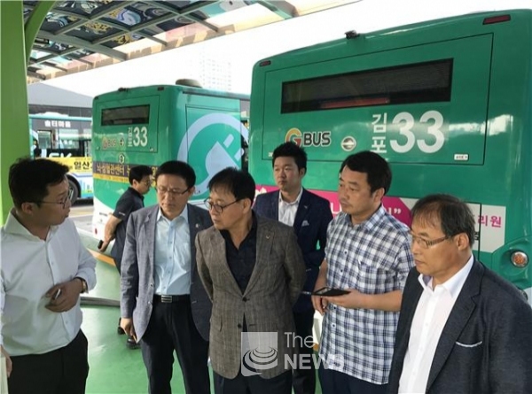 인천시 건설교통위원회는 김포시 지역의 전기버스 도입·운행 방안을 검토했다