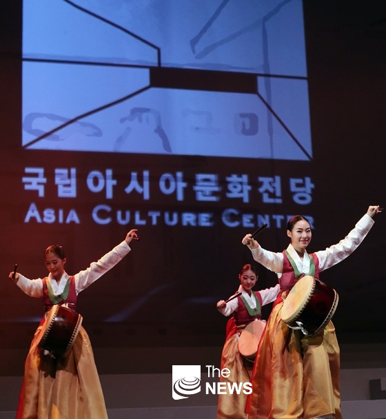 아시아문화전당은 단순히 공연을 개최하는 수준에서 머무르지 않고 문화콘텐츠를 창작·제작하는 복합문화기관으로 발전했다.