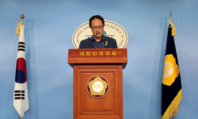 박주민 더불어민주당 의원은 19일 오전 국회 정론관에서 전당대회 최고위원 출마선언을 하고있다
