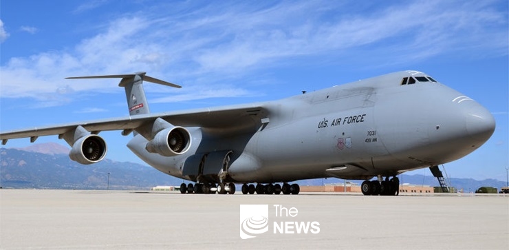 미 공군의 대형수송기인 C-5갤럭시, 터보팬 엔진을 장착하고 있으며, 중간급유 없이 장거리 운항이 가능하다.