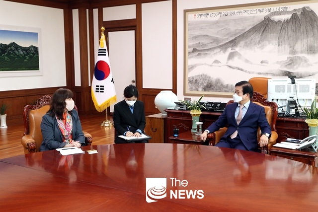 박병석 국회의장, 캐서린 제인 레이퍼 주한호주대사 예방을 받았다 <사진 국회>