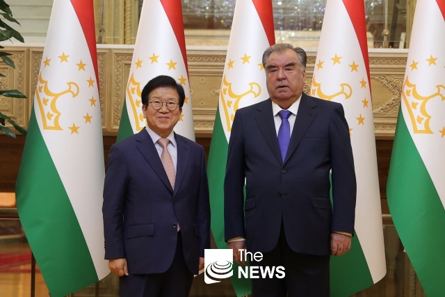 대한민국 국회 박병석 의장과 타지키스탄 에모말리 라흐몬 대통령
