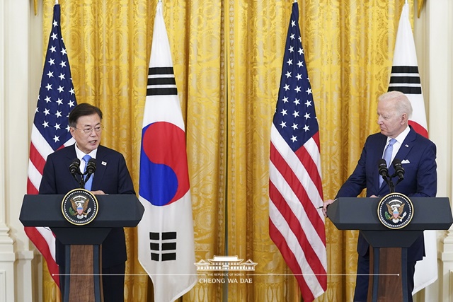 한국 문재인 대통령과 미국 조 바이든 대통령의 브리핑 및 기자회견 모습 <사진 청와대>