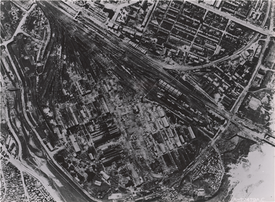 1950년 7월 16일, 용산대폭격 후 용산철도정비창 <사진 서울시>