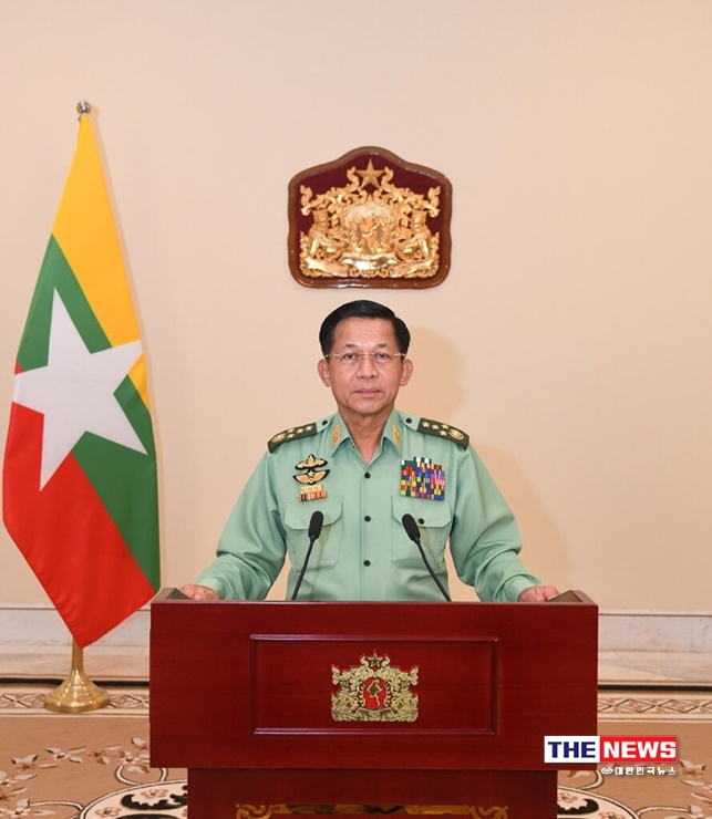 미얀마 군부 독재정권 수장 '민 아웅 흘라잉' 장군, 지난 2021년 2월 1일, 미얀마에서 '민 아웅 흘라잉' 장군은 미얀마의 국부 아웅 산의 딸인 아웅 산 수 치가 이끄는 집권 국민민주연맹(NLD)이 압승한 2020년 11월 총선 결과에 불복하면서 군사 쿠데타를 일으켰다.