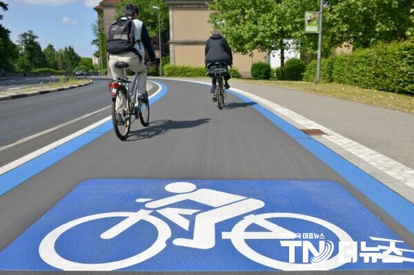 독일의 자전거도로, 자전거로 아무 방해없이 시내 모든 곳을 다닐 수 있다.