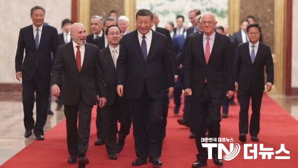 미국의 사업가들을 만나고 있는 중국 시진핑